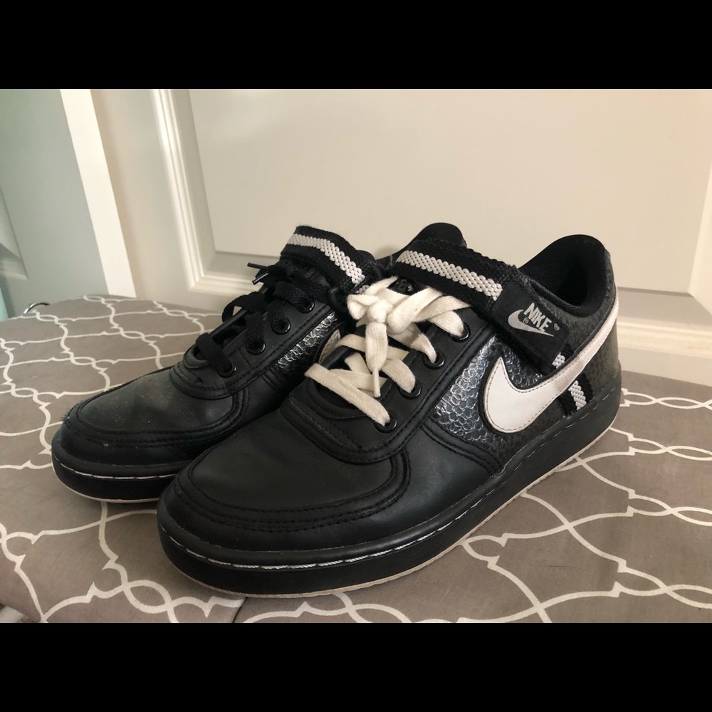 Black nike vandal low